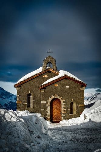 église neige et montagne